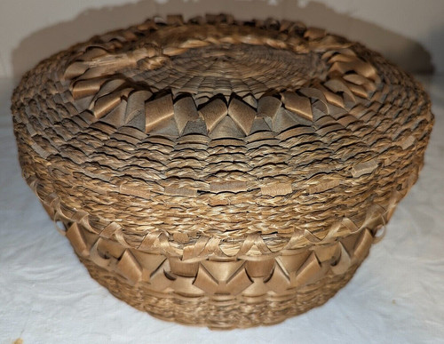 Beautiful wide lidded vtg - beautiful,